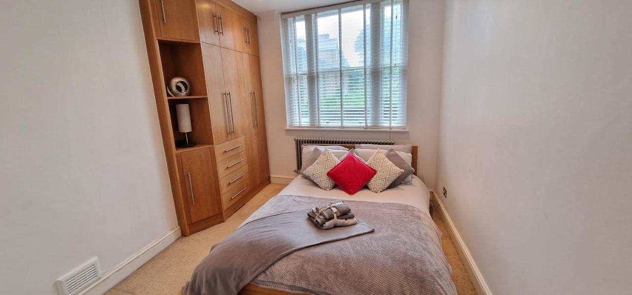 Action Packed Local 3Br 1 Mins Walk To Everything Apartment Londra Exterior foto