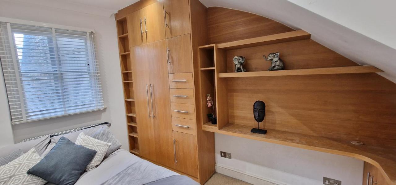 Action Packed Local 3Br 1 Mins Walk To Everything Apartment Londra Exterior foto